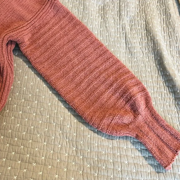 LoveRiche Women’s Mauve Cropped Sweater Size Medium - Picture 6 of 7